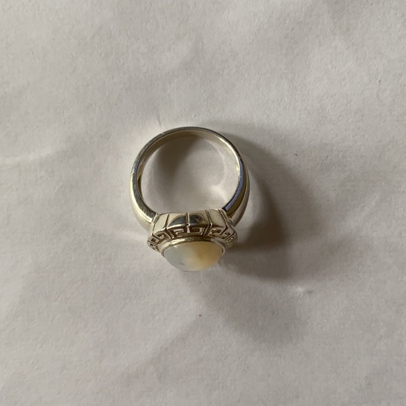 Cream iridescent ring - Picture 2 of 2